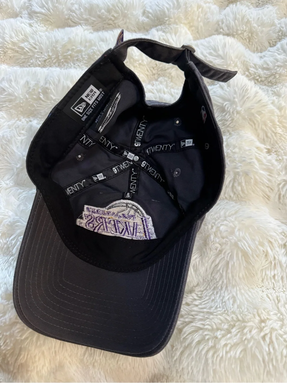 Los Angeles Lakers Black Baseball Cap with Team Logo